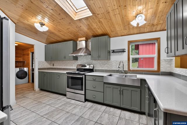 20284 El Romar Dr NE Dr, Scotts Mills, OR 97375