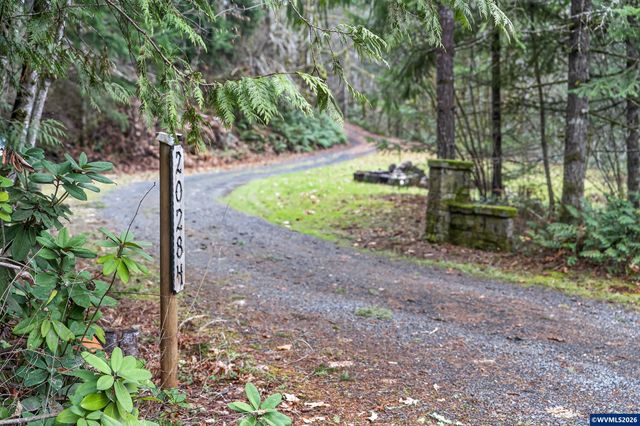 20284 El Romar Dr NE Dr, Scotts Mills, OR 97375