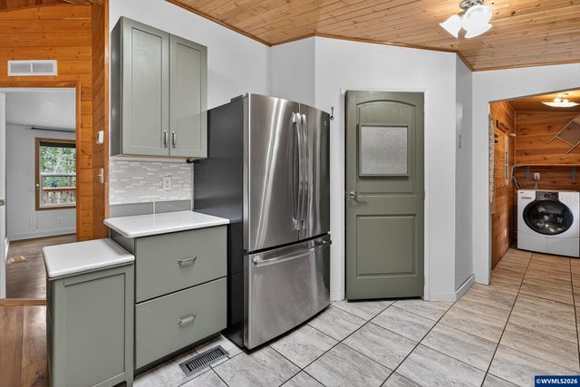 20284 El Romar Dr NE Dr, Scotts Mills, OR 97375