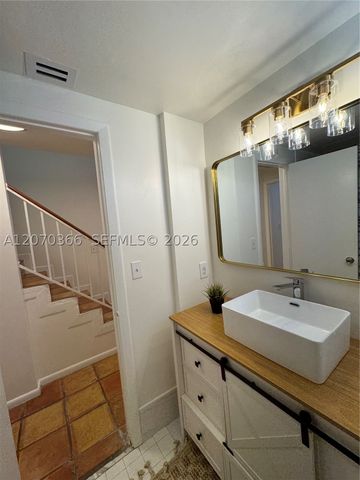 1460 Ocean Dr 208, Miami Beach, FL 33139