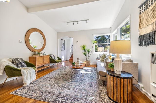 4624 Steele St, Oakland, CA 94619