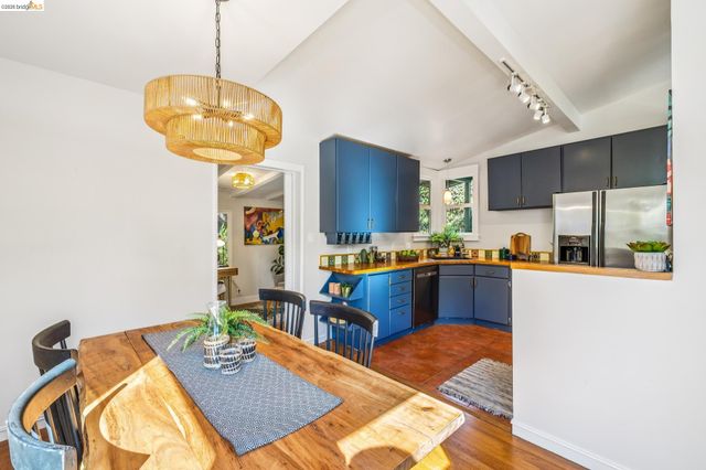4624 Steele St, Oakland, CA 94619