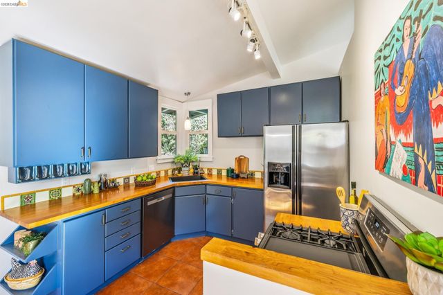 4624 Steele St, Oakland, CA 94619