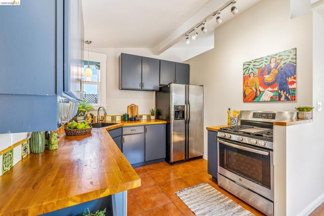 4624 Steele St, Oakland, CA 94619