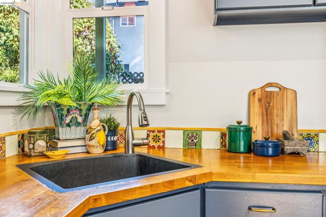 4624 Steele St, Oakland, CA 94619