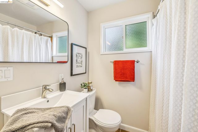 4624 Steele St, Oakland, CA 94619