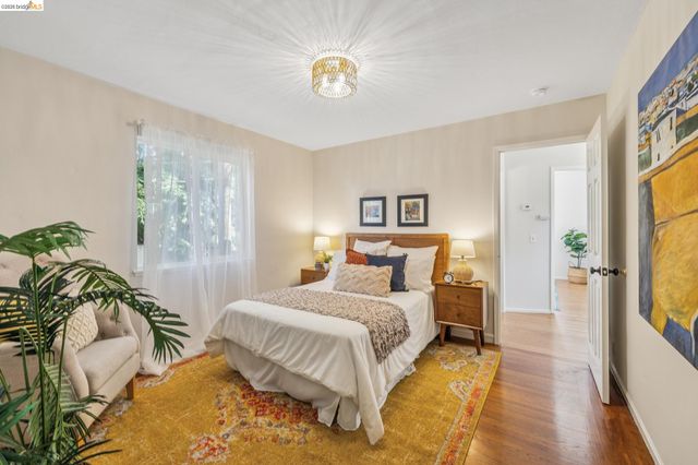 4624 Steele St, Oakland, CA 94619