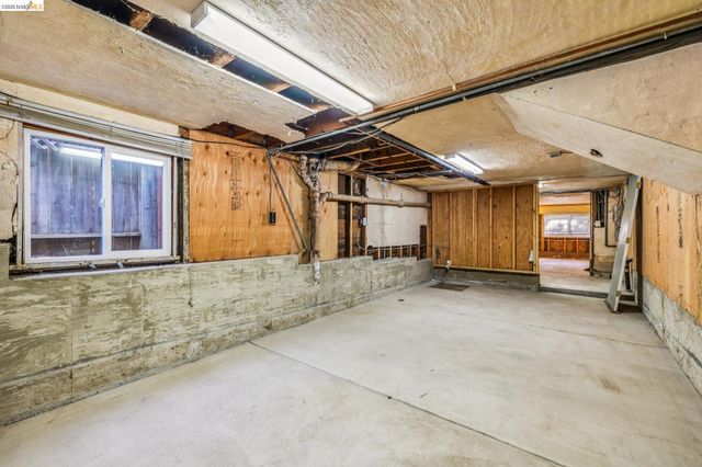 4624 Steele St, Oakland, CA 94619