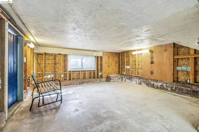 4624 Steele St, Oakland, CA 94619
