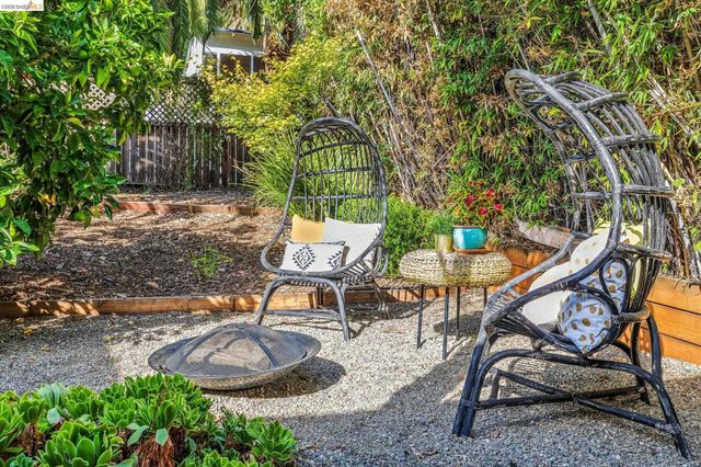 4624 Steele St, Oakland, CA 94619
