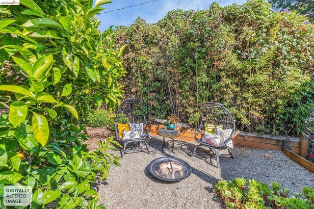 4624 Steele St, Oakland, CA 94619