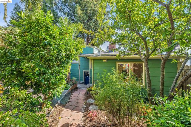 4624 Steele St, Oakland, CA 94619