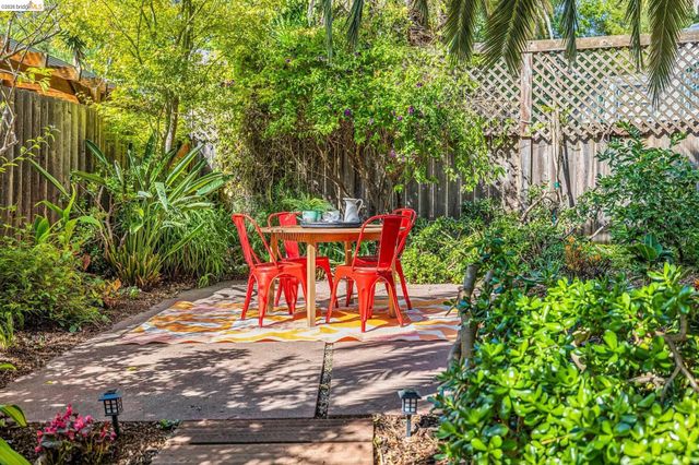 4624 Steele St, Oakland, CA 94619