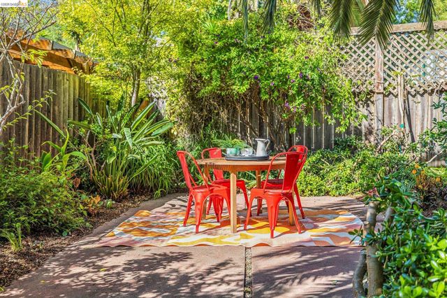 4624 Steele St, Oakland, CA 94619