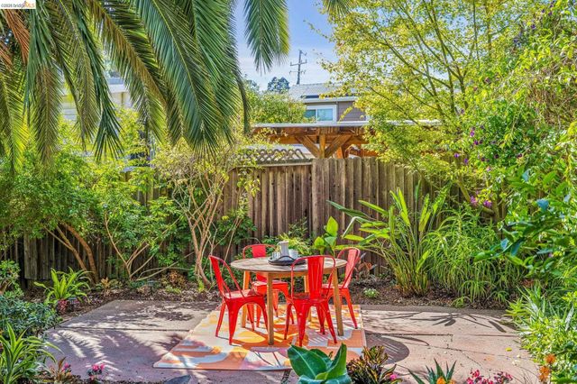 4624 Steele St, Oakland, CA 94619