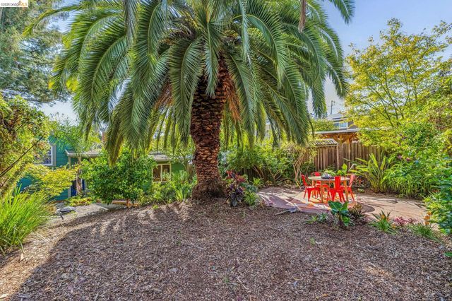 4624 Steele St, Oakland, CA 94619