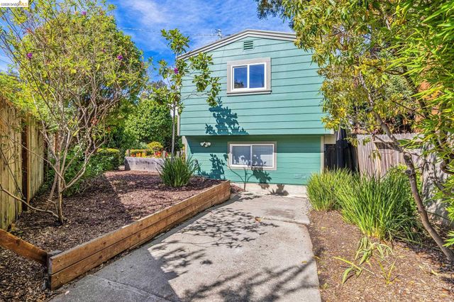 4624 Steele St, Oakland, CA 94619