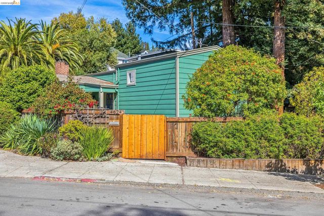 4624 Steele St, Oakland, CA 94619