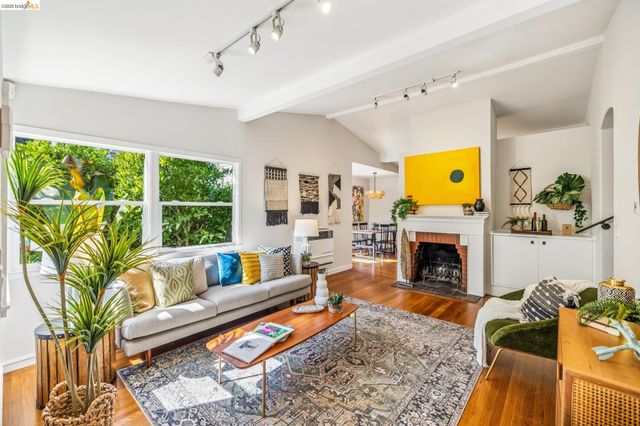 4624 Steele St, Oakland, CA 94619