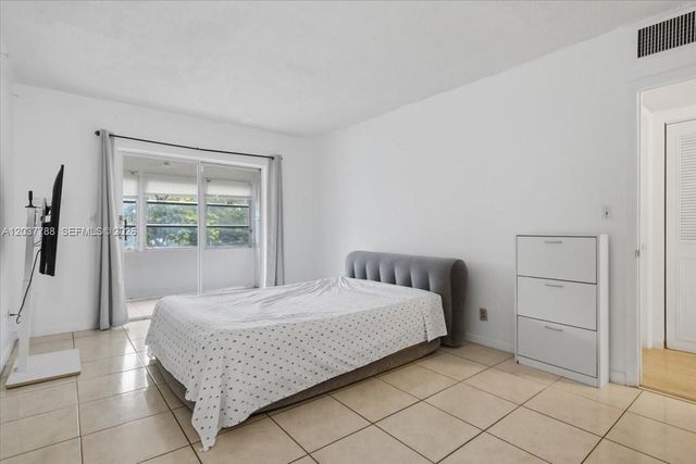 3071 NW 47th Terrace 227, Lauderdale Lakes, FL 33313