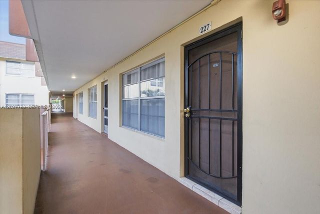 3071 NW 47th Terrace 227, Lauderdale Lakes, FL 33313