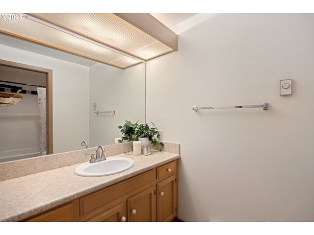5801 Ne VOYAGE Ave 21, Lincoln City, OR 97367