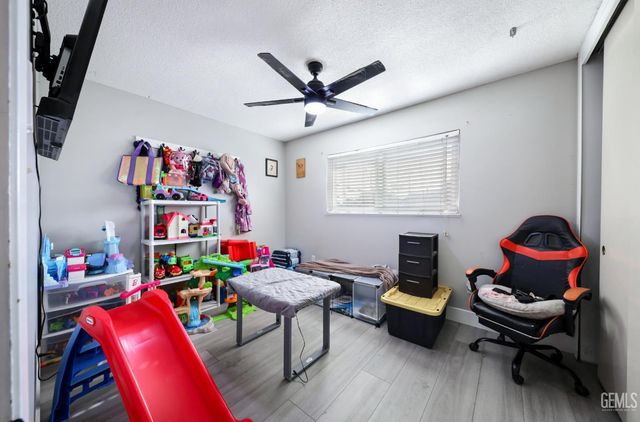 901 Monna Avenue, Bakersfield, CA 93308