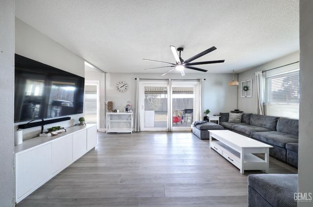 901 Monna Avenue, Bakersfield, CA 93308
