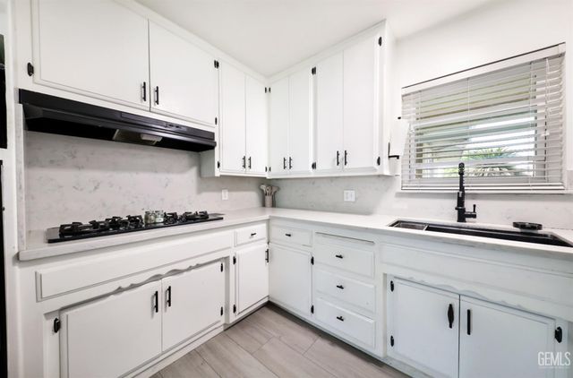 901 Monna Avenue, Bakersfield, CA 93308