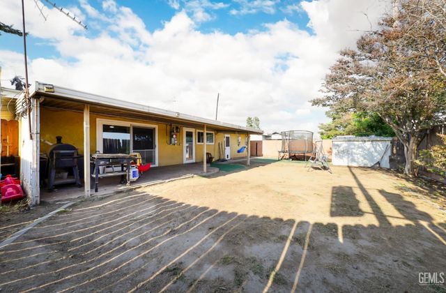 901 Monna Avenue, Bakersfield, CA 93308