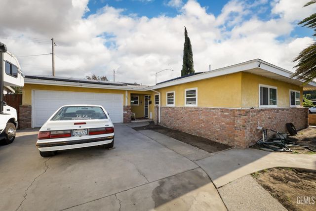 901 Monna Avenue, Bakersfield, CA 93308