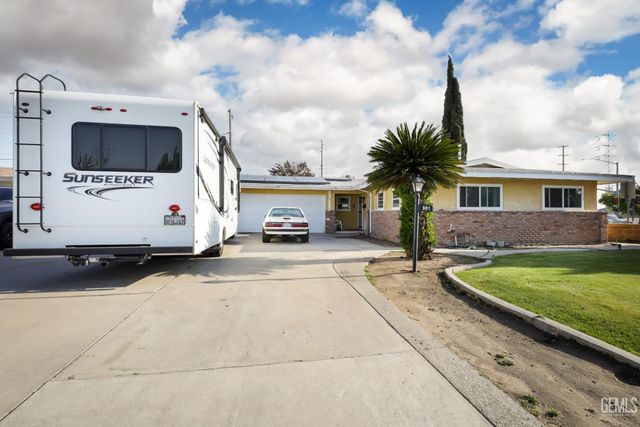901 Monna Avenue, Bakersfield, CA 93308