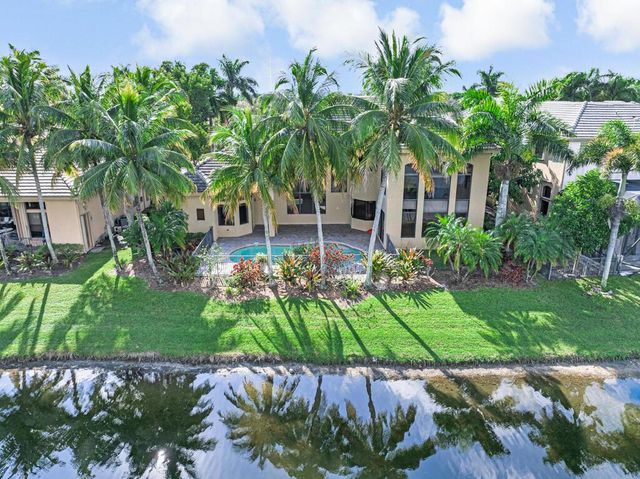 10513 Versailles Boulevard, Wellington, FL 33449