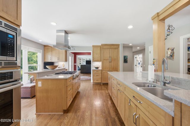 162 Arrowhead Rd, Louisville, KY 40207