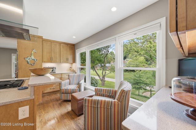 162 Arrowhead Rd, Louisville, KY 40207