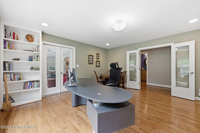 162 Arrowhead Rd, Louisville, KY 40207