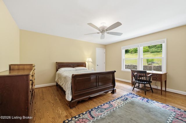 162 Arrowhead Rd, Louisville, KY 40207