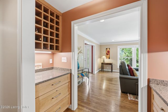 162 Arrowhead Rd, Louisville, KY 40207