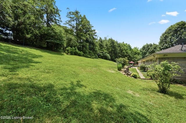 162 Arrowhead Rd, Louisville, KY 40207