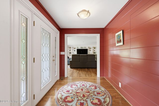 162 Arrowhead Rd, Louisville, KY 40207