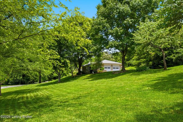 162 Arrowhead Rd, Louisville, KY 40207