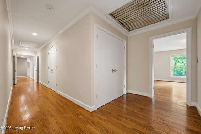 162 Arrowhead Rd, Louisville, KY 40207