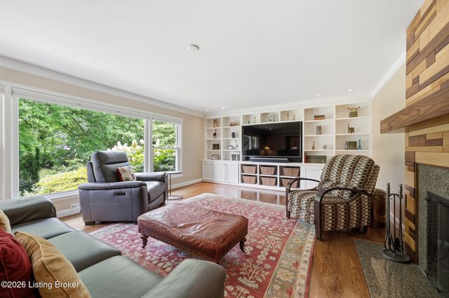 162 Arrowhead Rd, Louisville, KY 40207