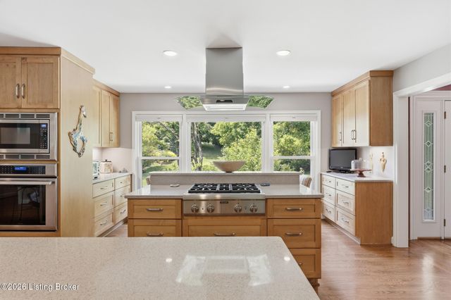 162 Arrowhead Rd, Louisville, KY 40207