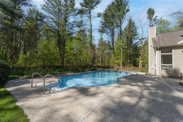 27514 Rolling Pines Court, Lawton, MI 49065