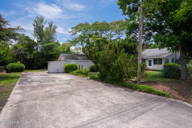 1601 S 41st Street, Wilmington, NC 28403