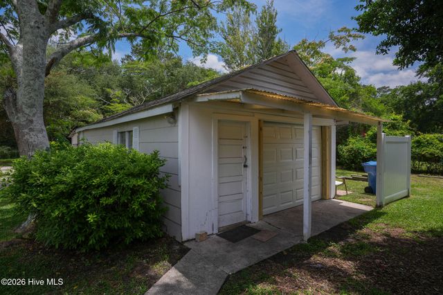1601 S 41st Street, Wilmington, NC 28403