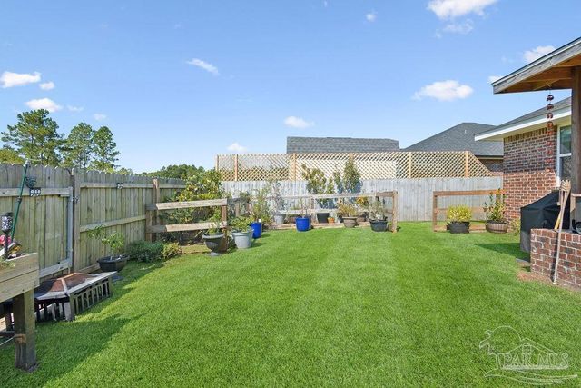 5653 Burr St, Milton, FL 32570