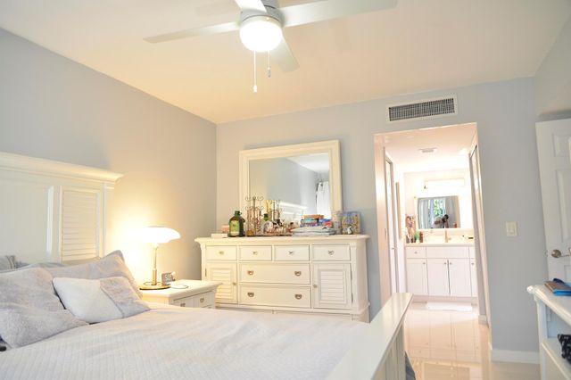 2671 Boundbrook Boulevard 107, Palm Springs, FL 33406