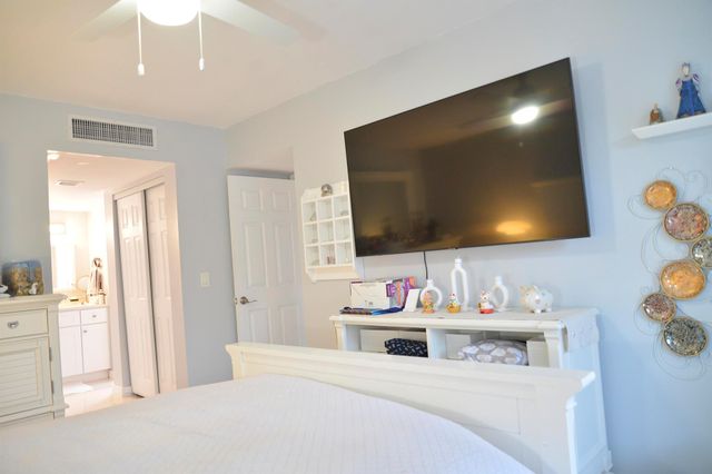 2671 Boundbrook Boulevard 107, Palm Springs, FL 33406